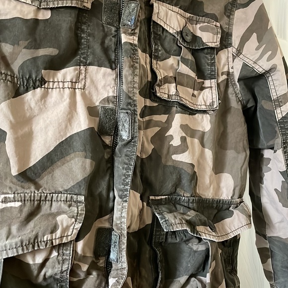 Old Navy Kids camouflage spring autumn light jacket cargo pockets army - Picture 4 of 8